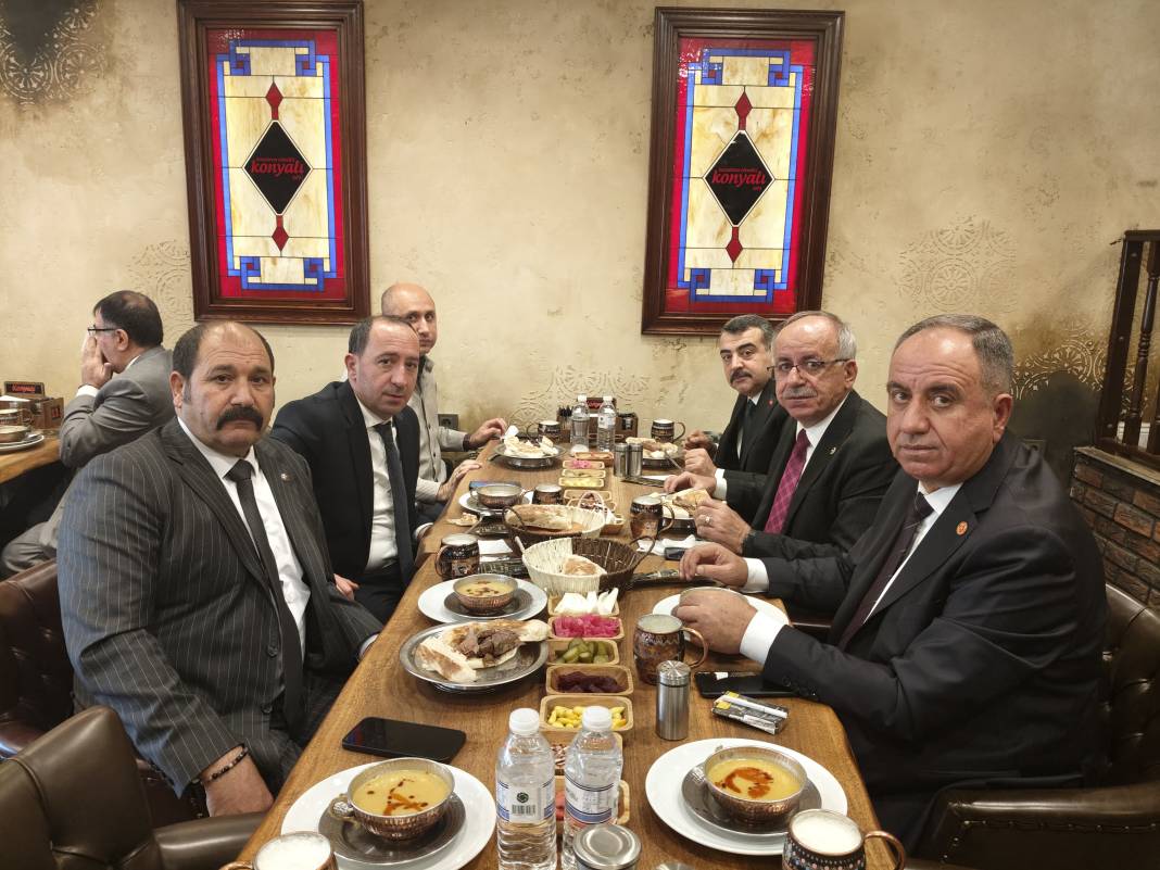 MHP’li idareciler Konyalı Kebap’ta 1